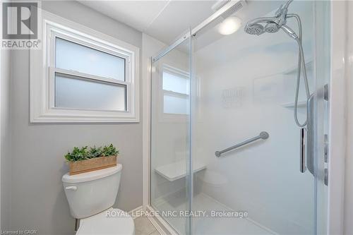 23 Bismark Drive, Cambridge, ON - Indoor Photo Showing Bathroom