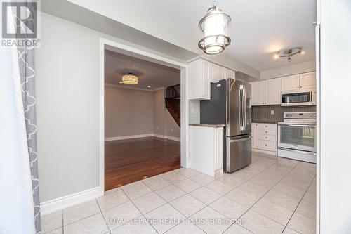3673 Freeman Terrace, Mississauga, ON - Indoor Photo Showing Kitchen