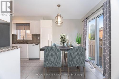 3673 Freeman Terrace, Mississauga, ON - Indoor Photo Showing Kitchen With Upgraded Kitchen