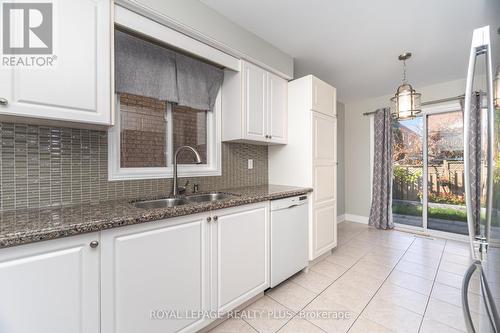 3673 Freeman Terrace, Mississauga, ON - Indoor Photo Showing Kitchen With Double Sink
