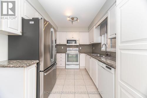 3673 Freeman Terrace, Mississauga, ON - Indoor Photo Showing Kitchen With Double Sink