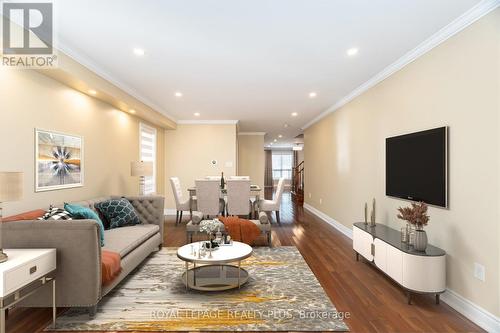 3673 Freeman Terrace, Mississauga, ON - Indoor Photo Showing Living Room