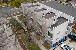 32 Oakleigh Place  Winnipeg, MB R2M 0L1