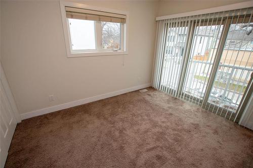 32 Oakleigh Place, Winnipeg, MB - Indoor Photo Showing Other Room