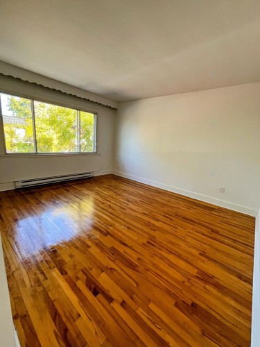 Salon - 10290 Rue St-Urbain, Montréal (Ahuntsic-Cartierville), QC - Indoor Photo Showing Other Room