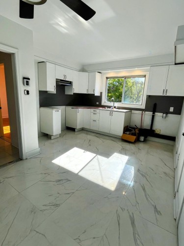 Cuisine - 10290 Rue St-Urbain, Montréal (Ahuntsic-Cartierville), QC - Indoor