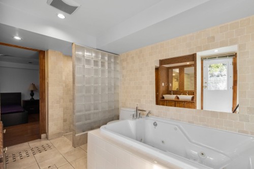 Bathroom - 2140 Ch. Lucerne, Mont-Royal, QC - Indoor Photo Showing Bathroom