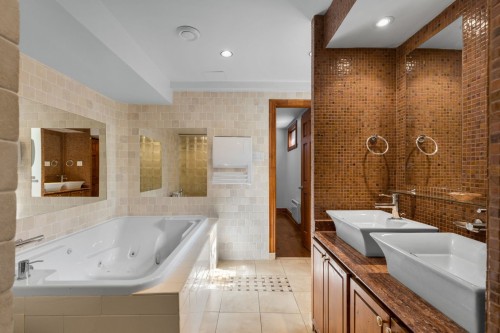 Bathroom - 2140 Ch. Lucerne, Mont-Royal, QC - Indoor Photo Showing Bathroom