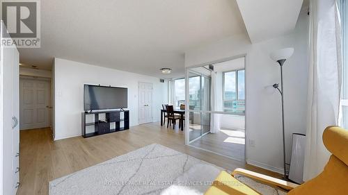 1111 - 50 Kingsbridge Garden, Mississauga, ON - Indoor Photo Showing Living Room