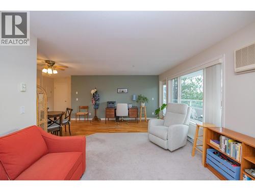 3320 Centennial Drive Unit# 305, Vernon, BC - Indoor Photo Showing Living Room