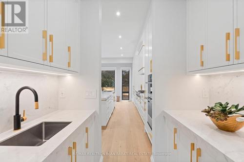 422 Hounslow Avenue, Toronto, ON - Indoor Photo Showing Kitchen With Upgraded Kitchen