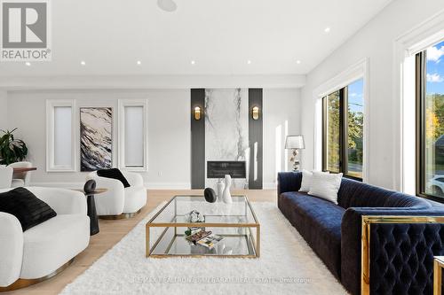 422 Hounslow Avenue, Toronto, ON - Indoor Photo Showing Living Room