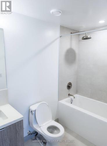 532 - 2020 Bathurst Street, Toronto, ON - Indoor Photo Showing Bathroom