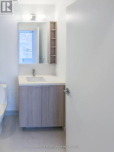 532 - 2020 Bathurst Street, Toronto, ON - Indoor Photo Showing Bathroom