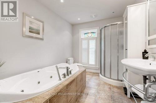 7 Homewood Avenue, Hamilton, ON - Indoor Photo Showing Bathroom