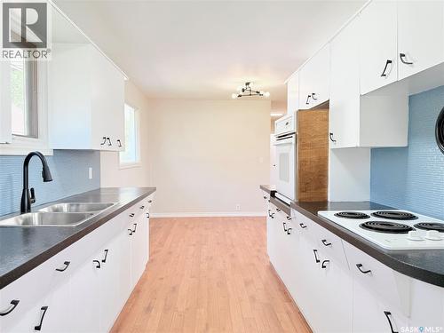 201 Ottawa Street, Davidson, SK - Indoor Photo Showing Kitchen With Double Sink