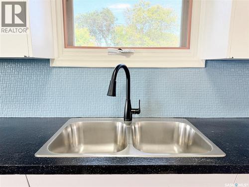 201 Ottawa Street, Davidson, SK - Indoor Photo Showing Kitchen With Double Sink