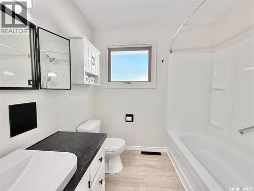 201 Ottawa Street, Davidson, SK - Indoor Photo Showing Bathroom