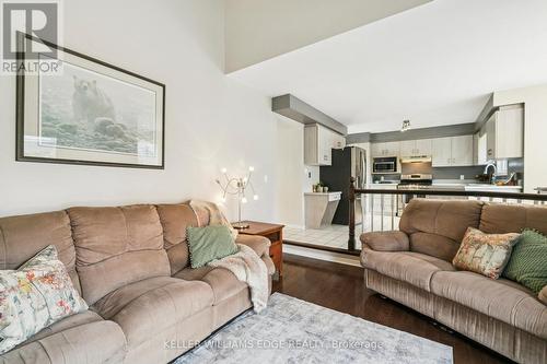 2210 Heidi Avenue, Burlington, ON - Indoor Photo Showing Living Room