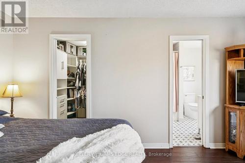 2210 Heidi Avenue, Burlington, ON - Indoor Photo Showing Bedroom