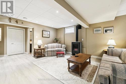 2210 Heidi Avenue, Burlington, ON - Indoor