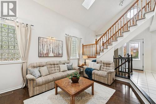 2210 Heidi Avenue, Burlington, ON - Indoor Photo Showing Living Room