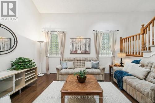 2210 Heidi Avenue, Burlington, ON - Indoor Photo Showing Living Room