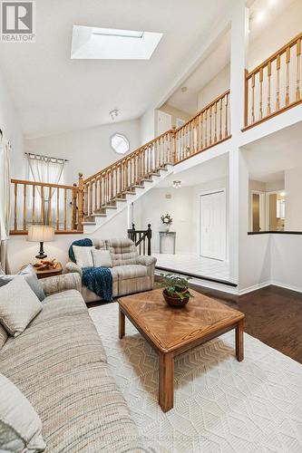 2210 Heidi Avenue, Burlington, ON - Indoor Photo Showing Living Room