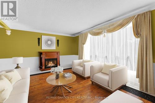 4200 Eastdale Drive, Lincoln, ON - Indoor Photo Showing Living Room With Fireplace