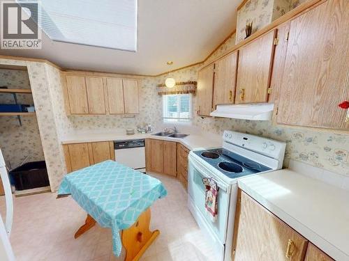 32-6271 Mcandrew Ave, Powell River, BC - Indoor Photo Showing Kitchen With Double Sink