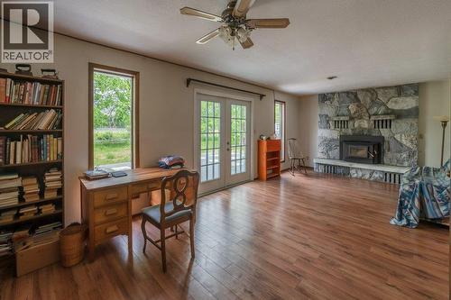 294 Road 18 Road, Oliver, BC - Indoor With Fireplace