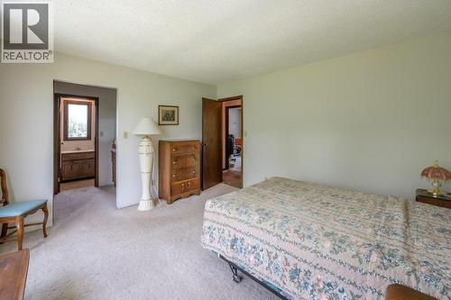 294 Road 18 Road, Oliver, BC - Indoor Photo Showing Bedroom