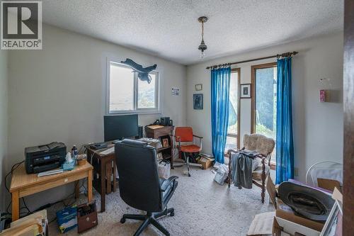 294 Road 18 Road, Oliver, BC - Indoor Photo Showing Office