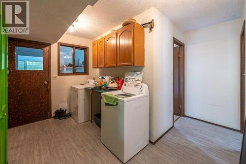 294 Road 18 Road, Oliver, BC - Indoor Photo Showing Laundry Room