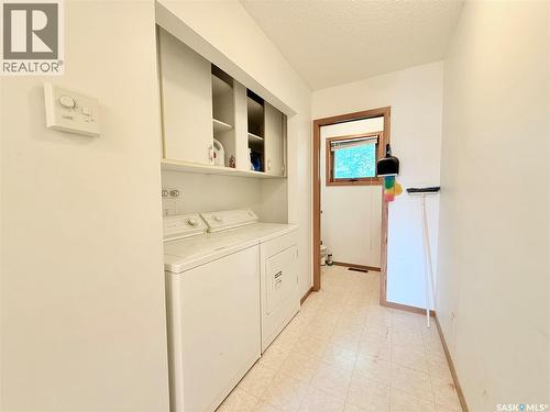 100 1St Avenue N, Lucky Lake, SK - Indoor Photo Showing Laundry Room