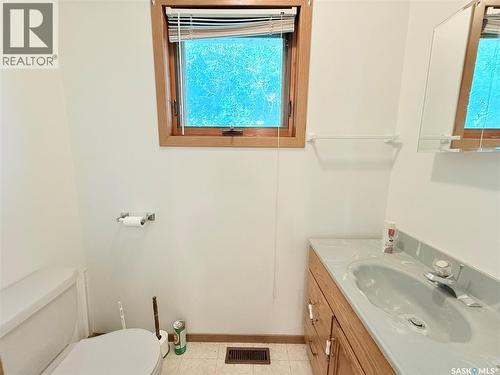 100 1St Avenue N, Lucky Lake, SK - Indoor Photo Showing Bathroom