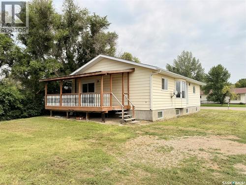 100 1St Avenue N, Lucky Lake, SK - Outdoor With Deck Patio Veranda