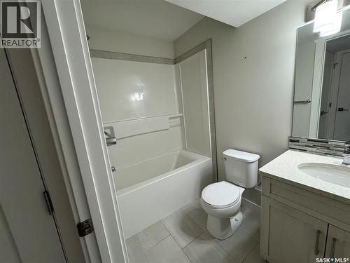 4409 E Keller Avenue, Regina, SK - Indoor Photo Showing Bathroom