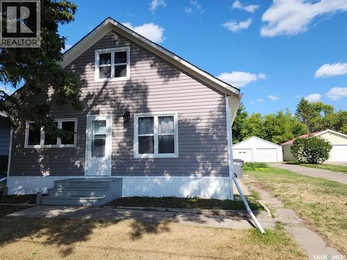 805 Pacific Street, Grenfell, SK - Outdoor