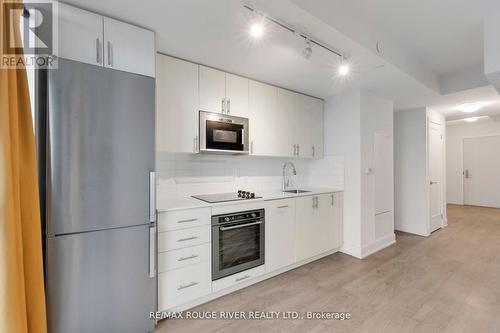 1001 - 2550 Simcoe Street, Oshawa, ON - Indoor Photo Showing Kitchen