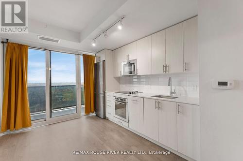 1001 - 2550 Simcoe Street, Oshawa, ON - Indoor Photo Showing Kitchen