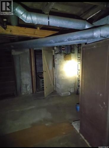 220 6Th Avenue E, Biggar, SK - Indoor