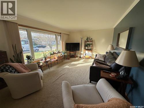 133 Birch Drive, Weyburn, SK - Indoor Photo Showing Living Room