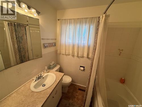 133 Birch Drive, Weyburn, SK - Indoor Photo Showing Bathroom