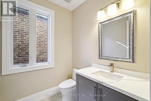 29 W Dykie Court, Bradford West Gwillimbury, ON - Indoor Photo Showing Bathroom