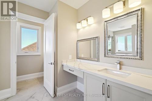 29 W Dykie Court, Bradford West Gwillimbury, ON - Indoor Photo Showing Bathroom