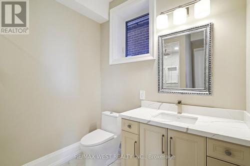 29 W Dykie Court, Bradford West Gwillimbury, ON - Indoor Photo Showing Bathroom