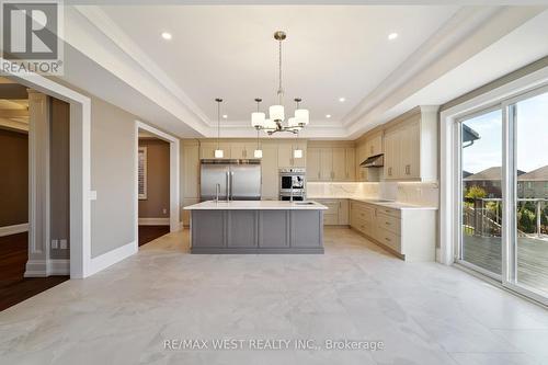 29 W Dykie Court, Bradford West Gwillimbury, ON - Indoor Photo Showing Kitchen