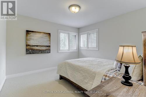 1591 Hampshire Crescent, Mississauga, ON - Indoor Photo Showing Bedroom