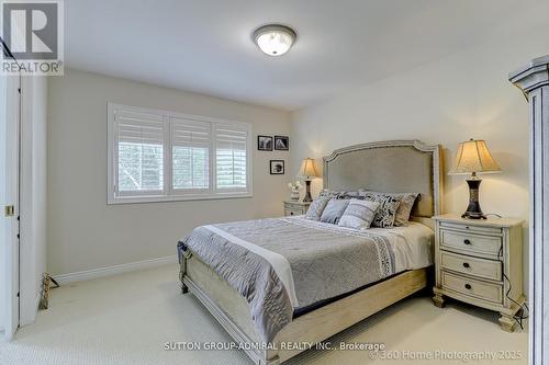 1591 Hampshire Crescent, Mississauga, ON - Indoor Photo Showing Bedroom